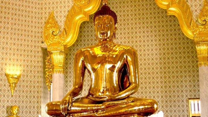 Golden Buddha in Wat Traimit.